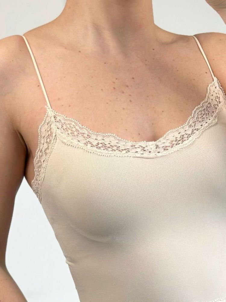 Top Vicky Nude